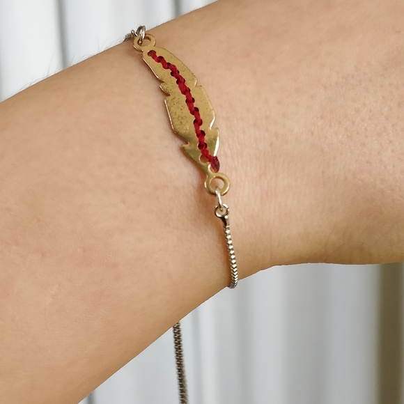 Adjustable Feather Bracelet - Picture 3 of 7